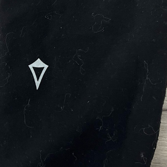 Ivivva Black Cropped Leggings Size 8 - Picture 3 of 4